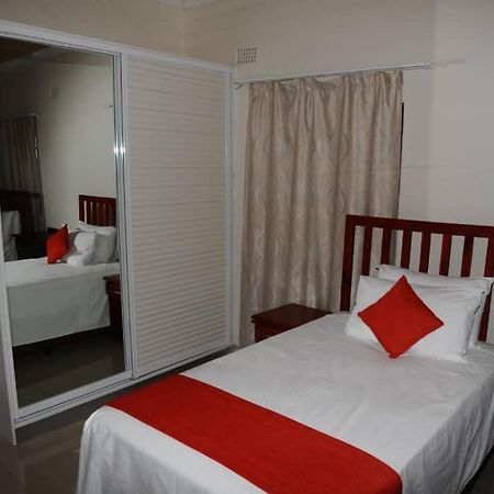 Pillacol Guest House Victoria Falls Exterior foto