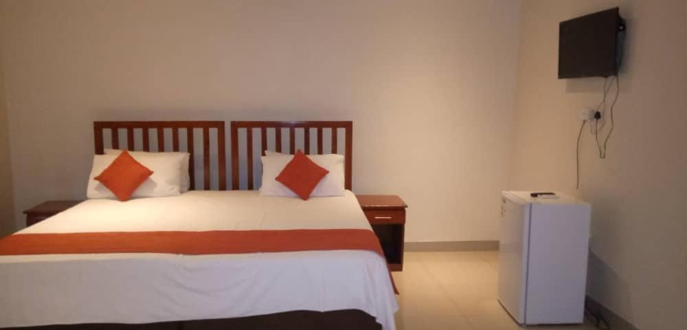Pillacol Guest House Victoria Falls Exterior foto
