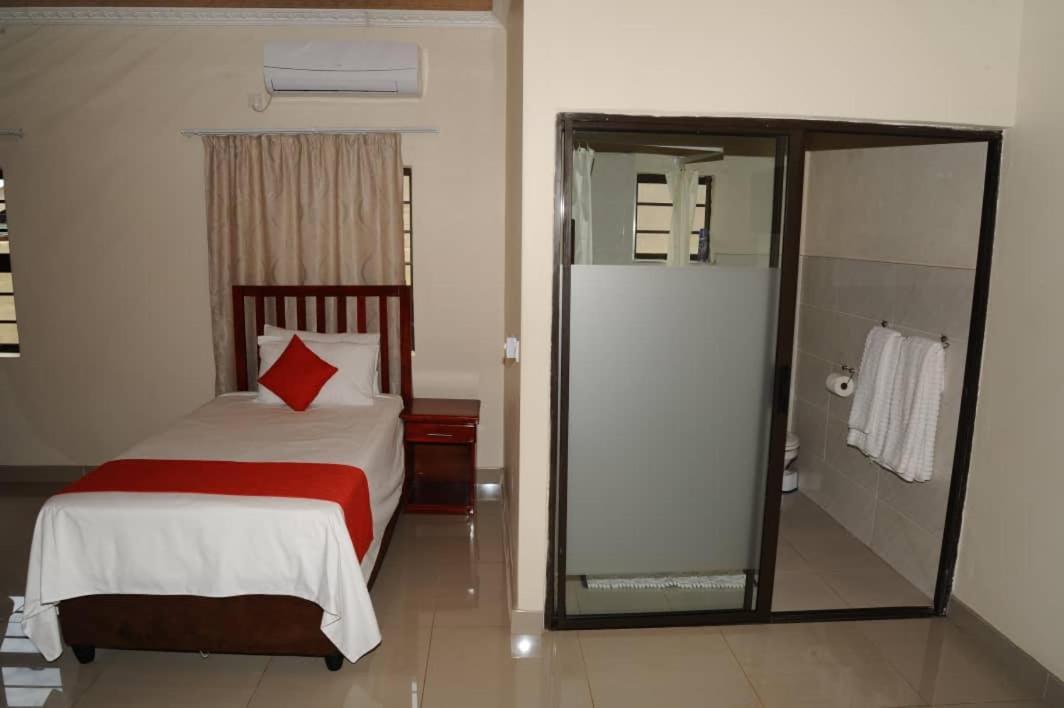 Pillacol Guest House Victoria Falls Exterior foto