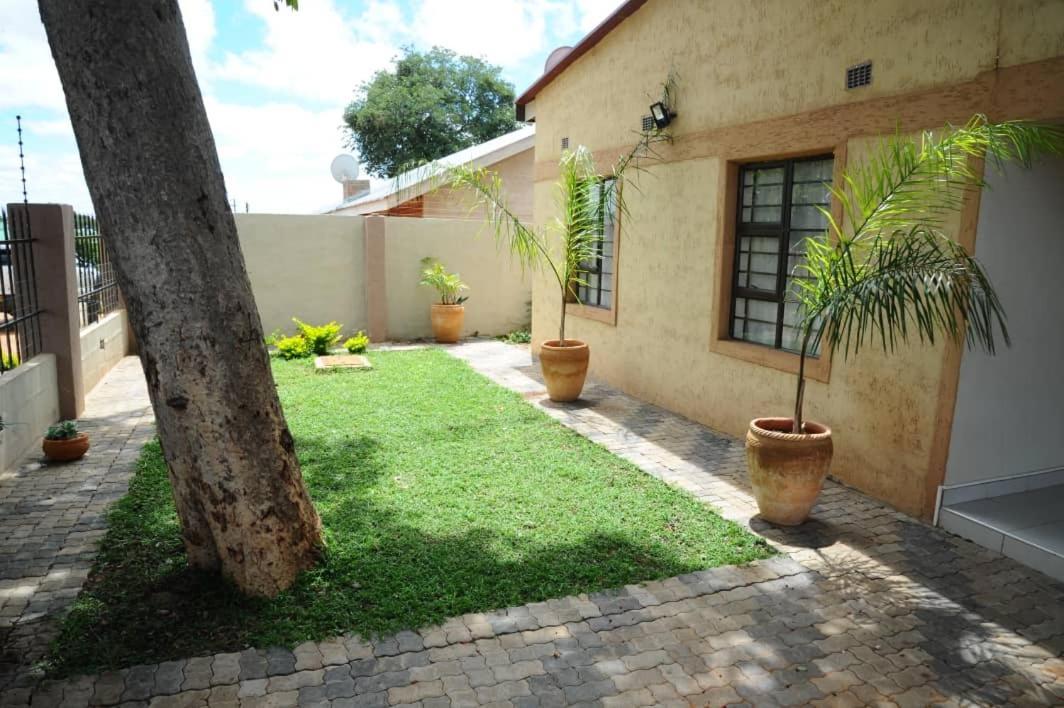 Pillacol Guest House Victoria Falls Exterior foto